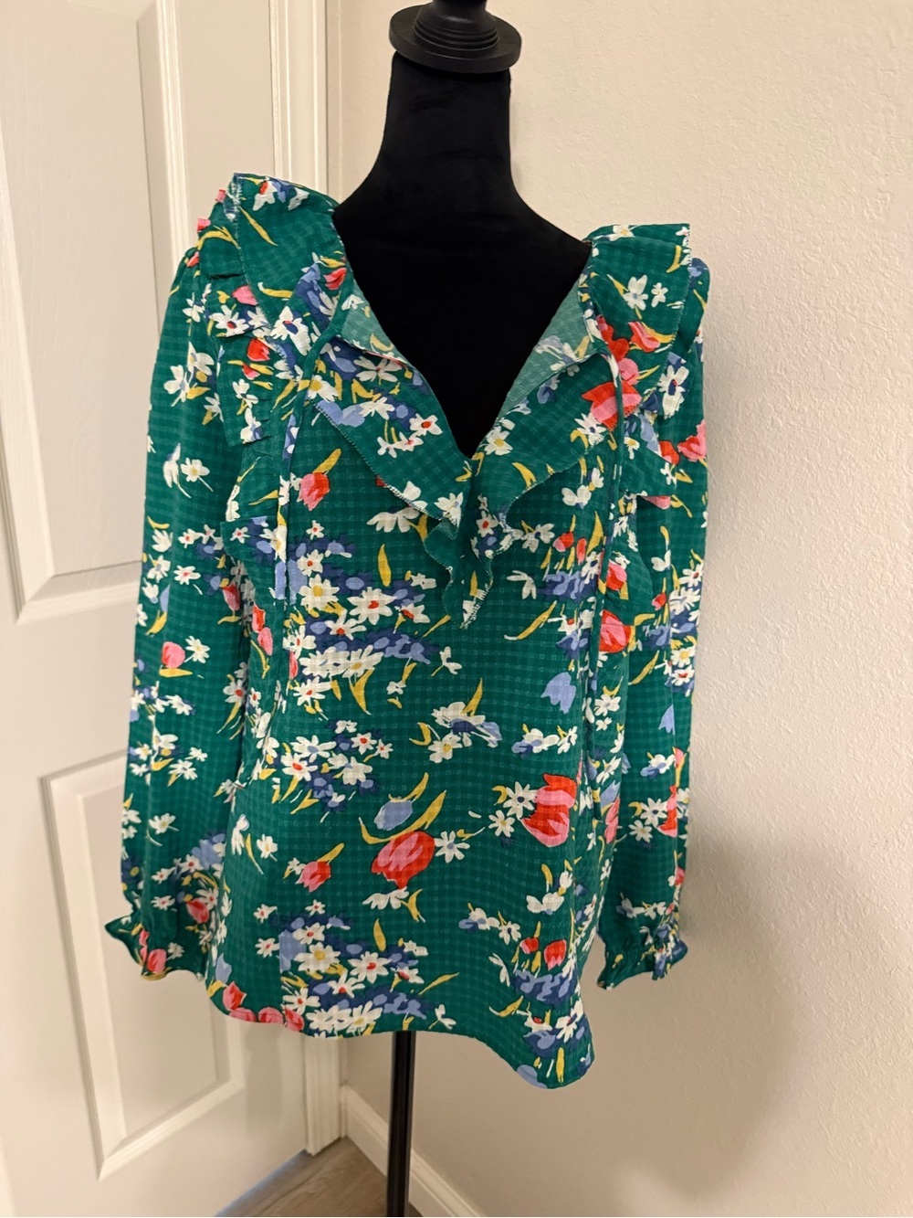 LOFT Emerald Green Floral Ruffle V-Neck Blouse